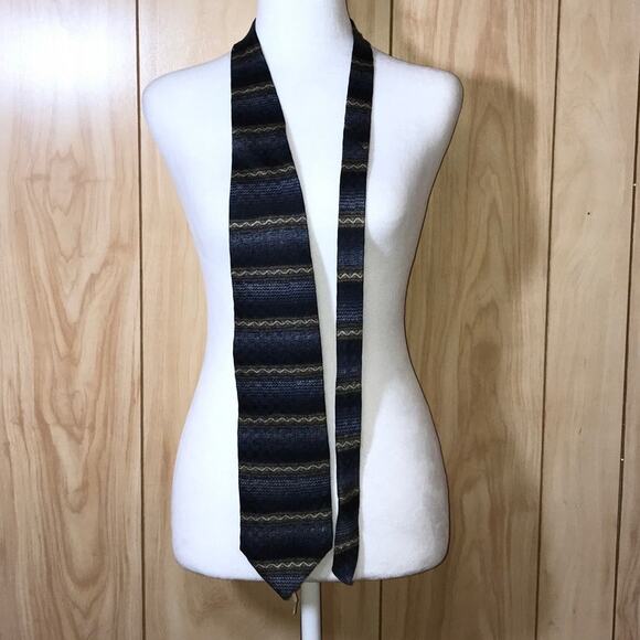 Classic by Axis Vintage striped Silk Wide Necktie - Picture 2 of 4